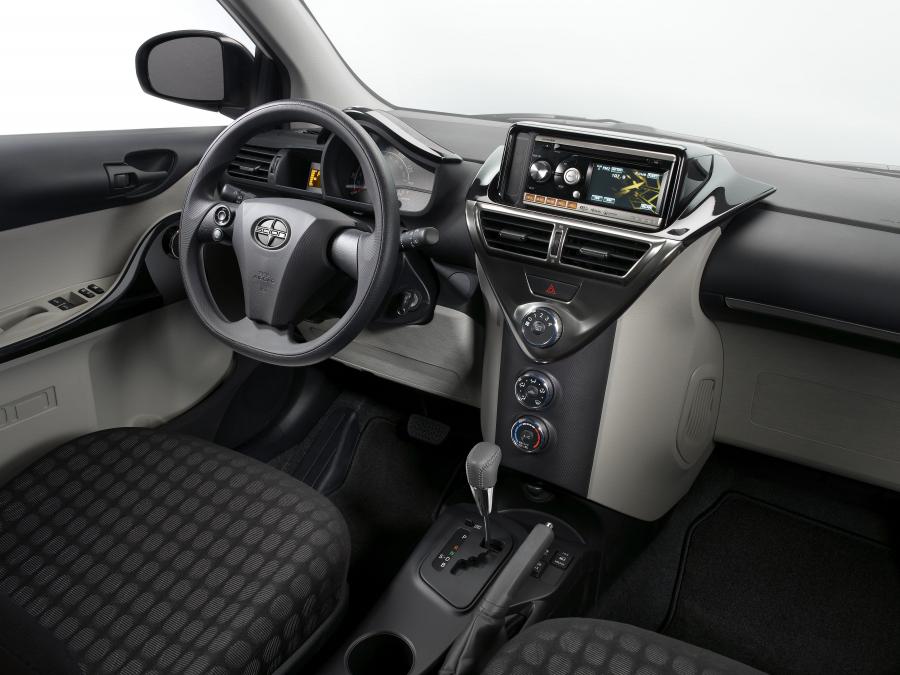 Торпедо Scion iQ 2011 года  (фото 16 из 42)